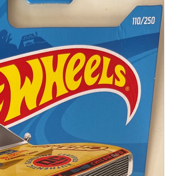 Hot Wheels 2021 Gold '67 Camaro 110/250 HW Dream Garage 4/5 - Picture 6 of 6